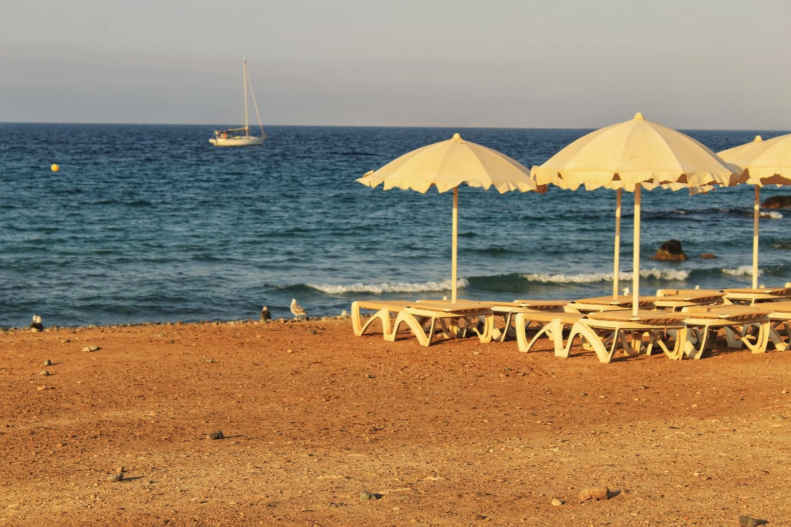 Equípate para el paraíso: Lo esencial para disfrutar de las playas españolas